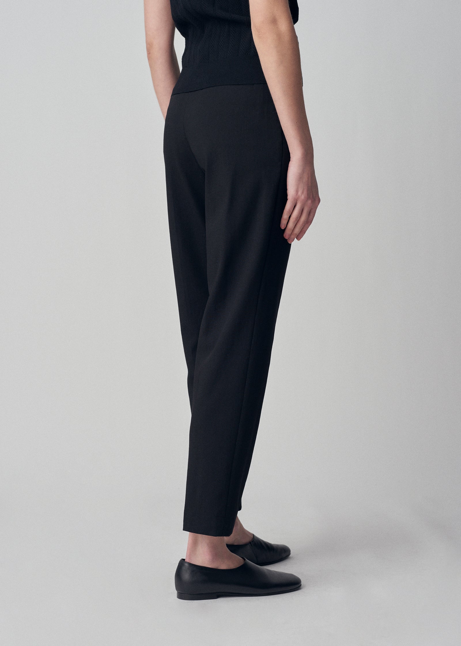 Slim Capri Pant in Virgin Wool - Black - CO Collections