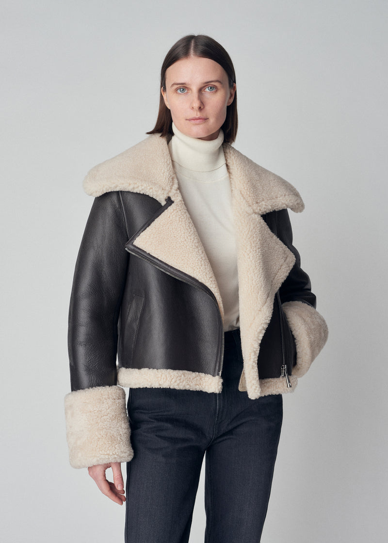 Cropped Moto Jacket in Shearling Leather - Espresso - CO