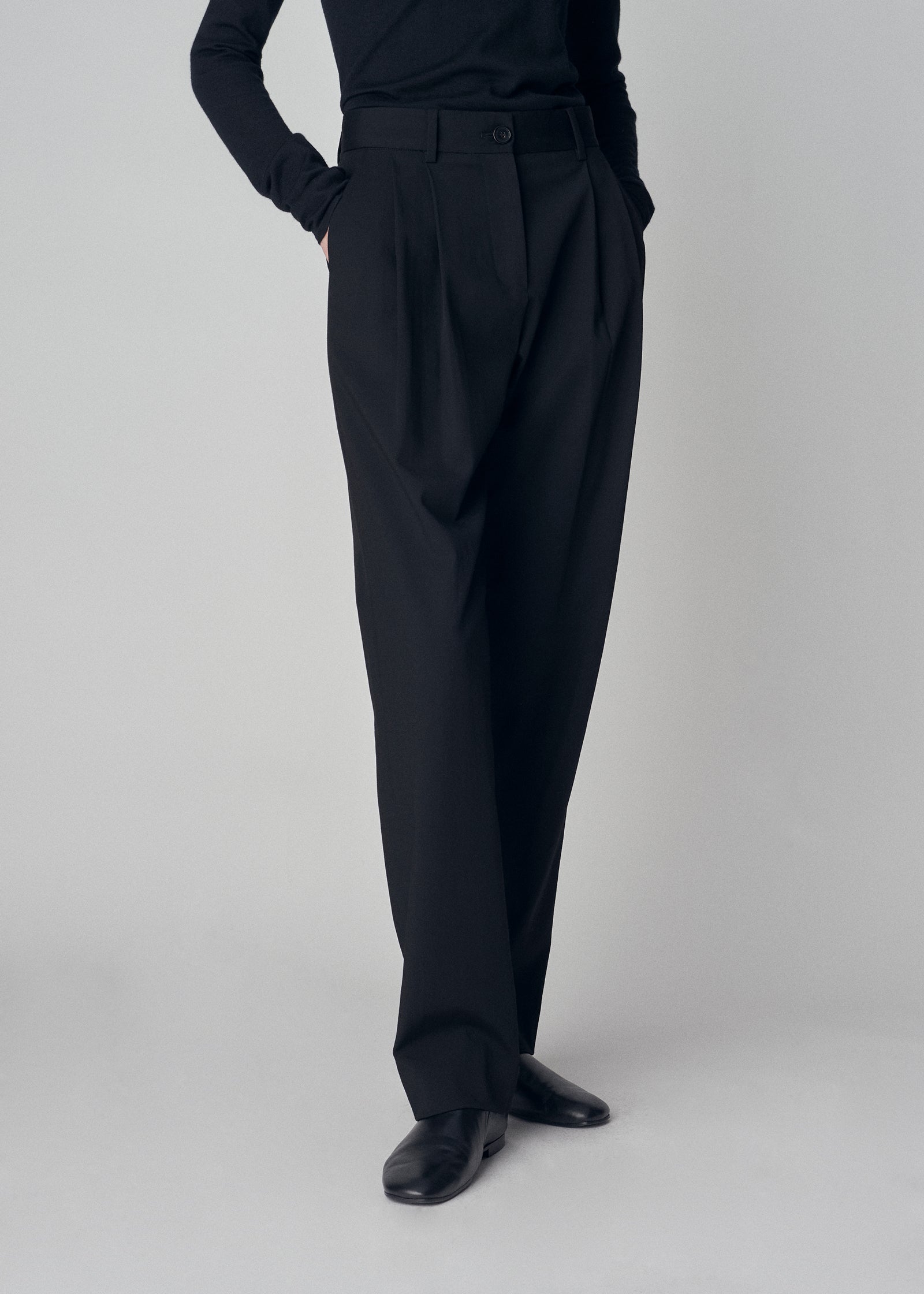Tapered Suiting Trouser in Virgin Wool - Black - CO Collections