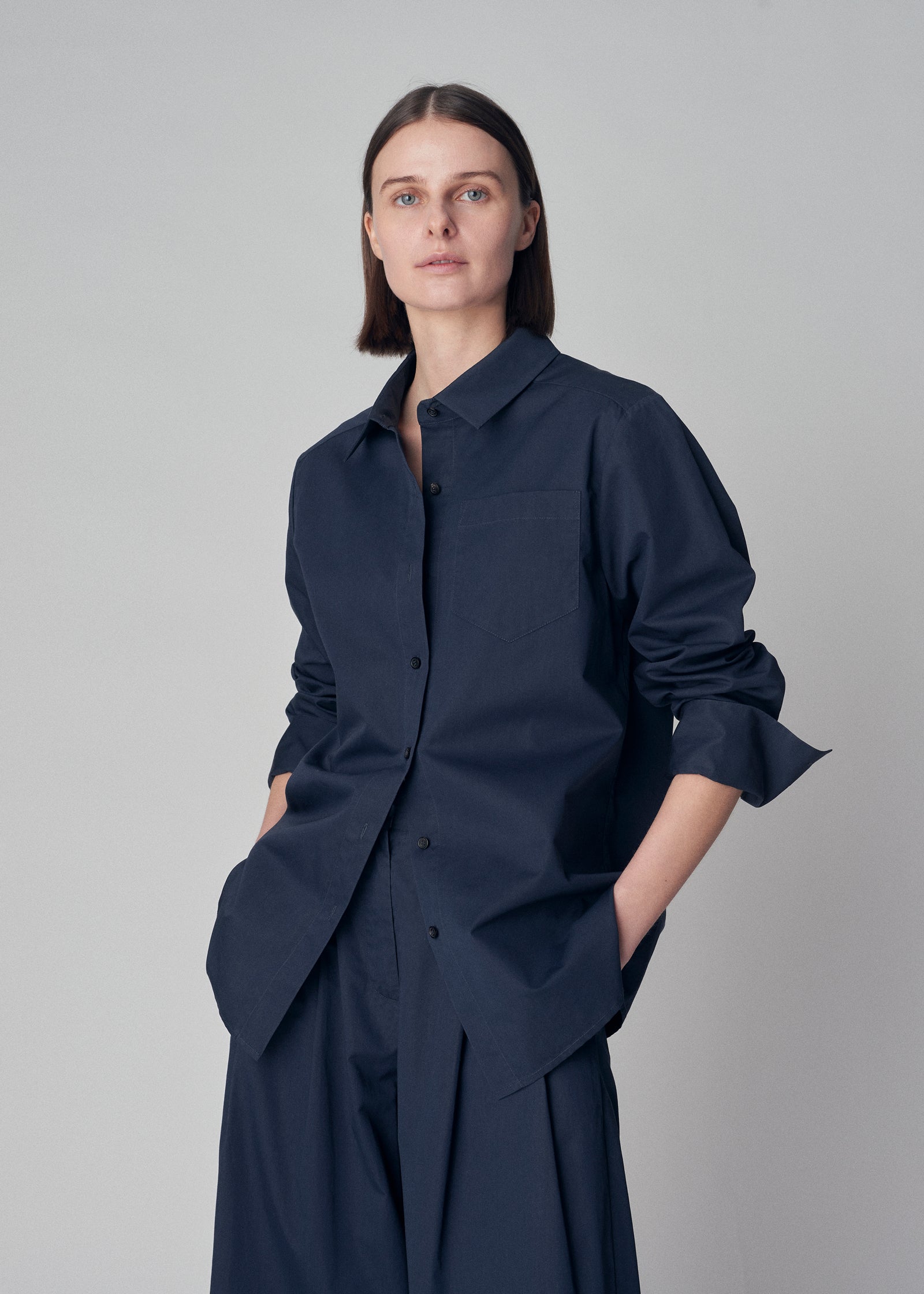Classic Button Down Shirt in Cotton Silk Poplin - Navy - CO Collections