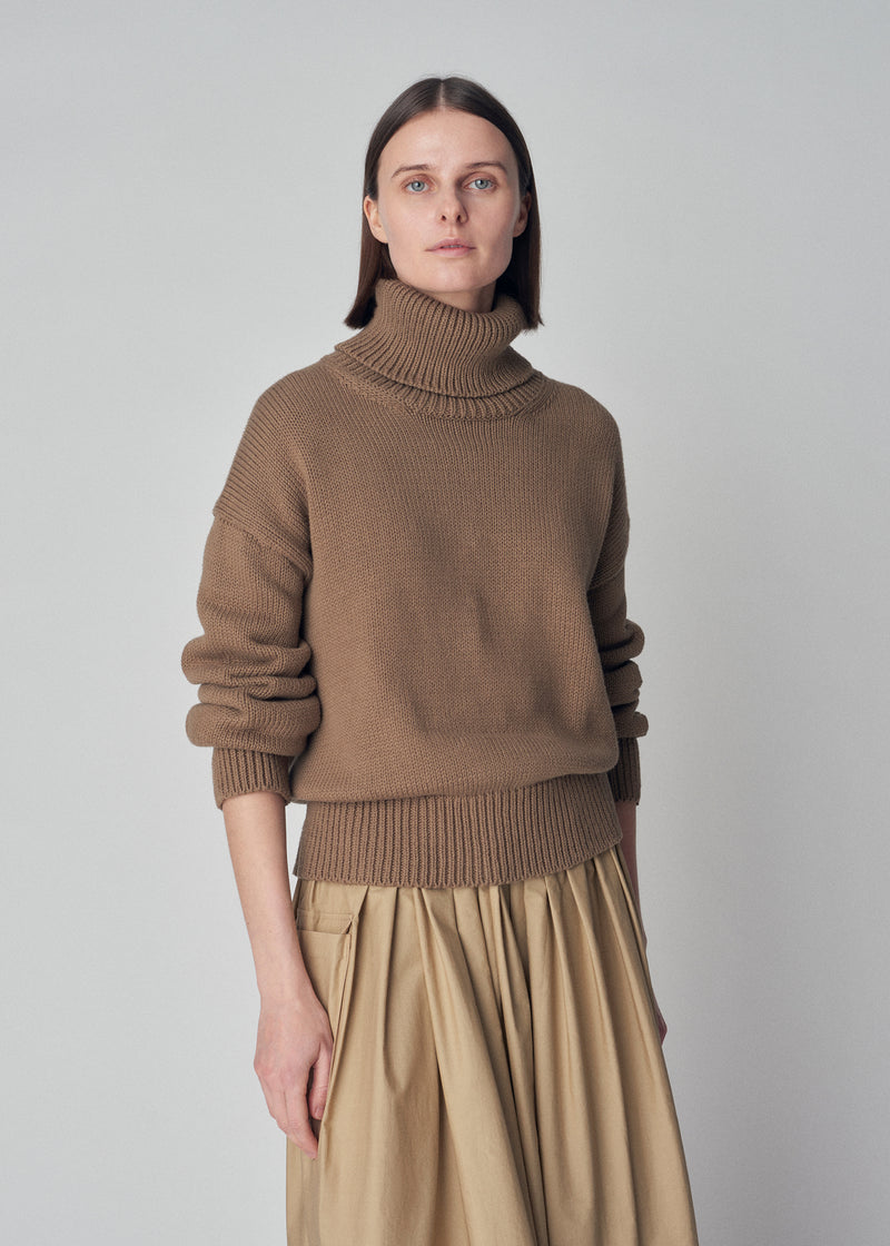 Turtleneck Sweater in Cotton Knit  - Taupe - CO