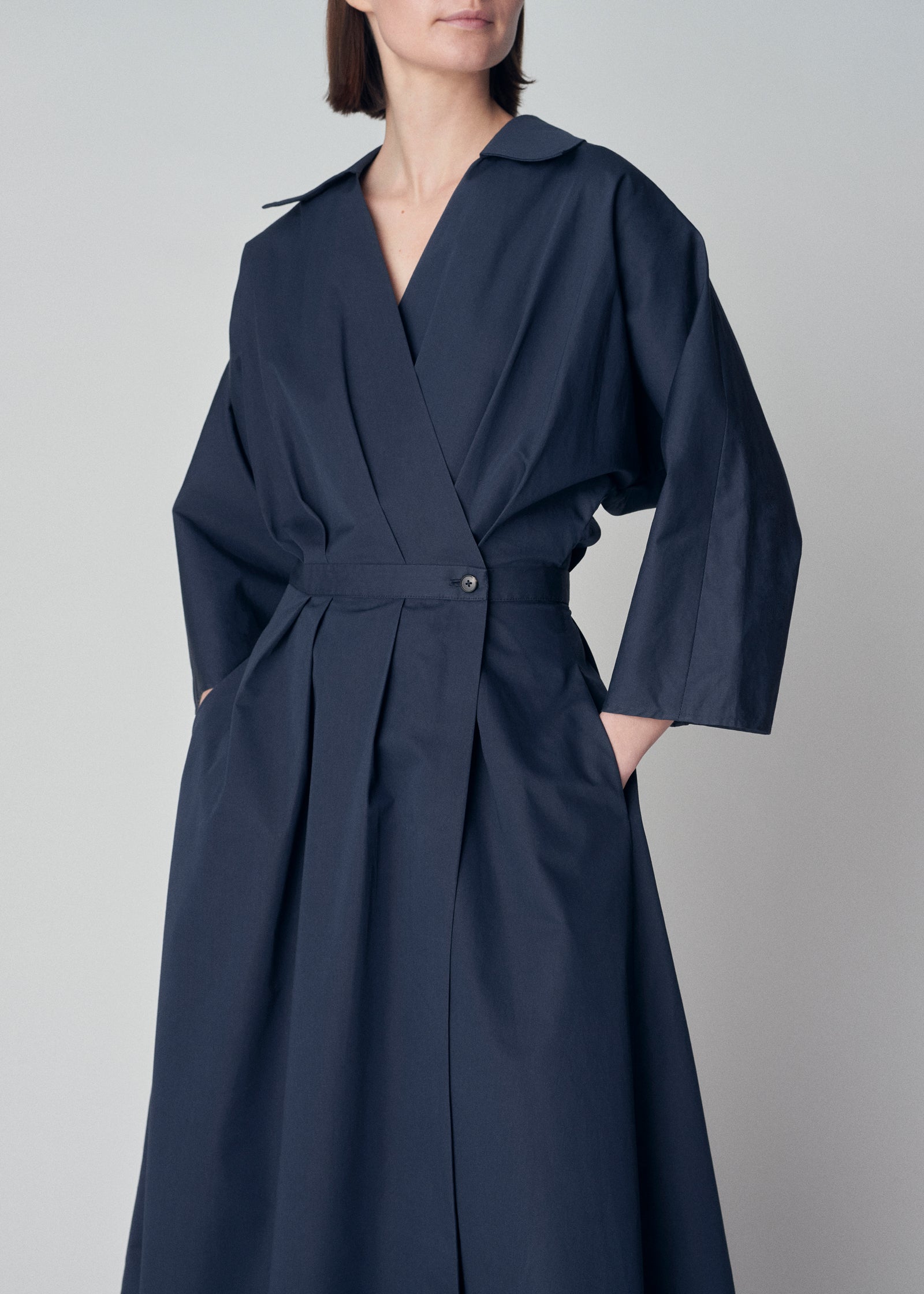 Wrapped Blouson Dress in Cotton Silk Poplin - Navy - CO Collections