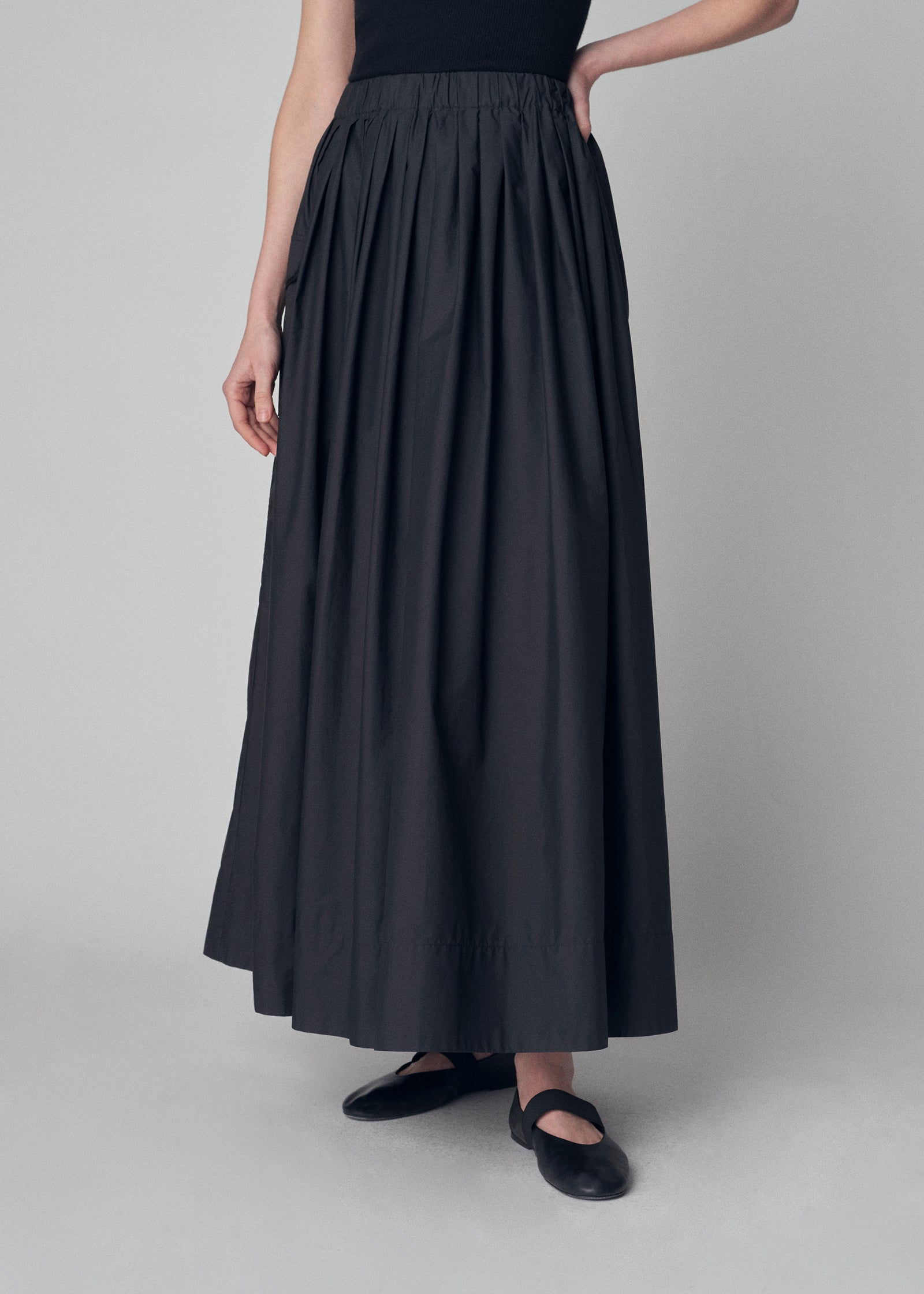 Pull On Midi Skirt in Cotton Poplin -  Black - CO Collections