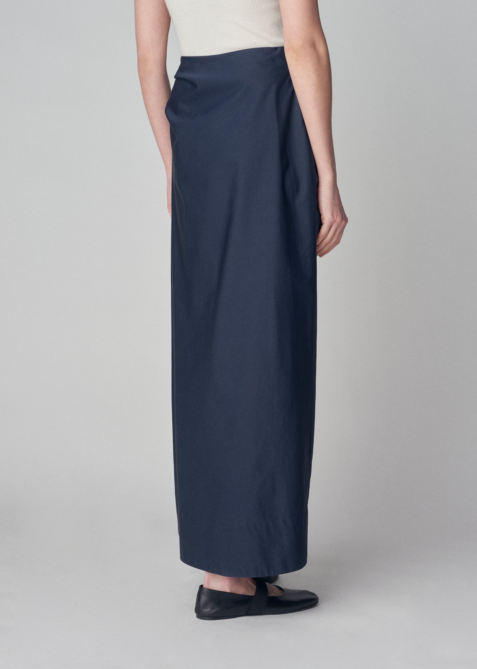Column Skirt in Cotton Silk Poplin - Navy - CO Collections