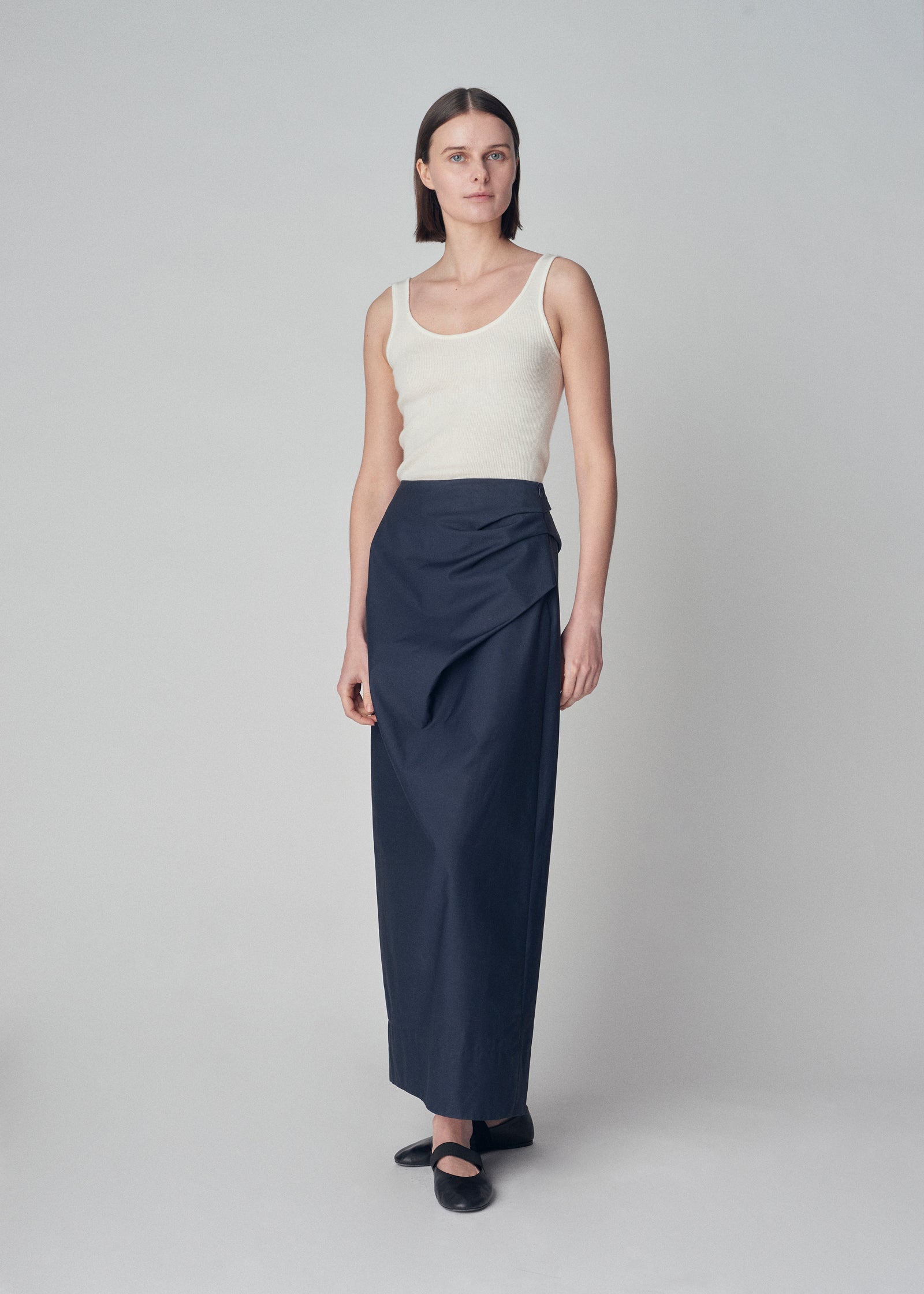 Column Skirt in Cotton Silk Poplin - Navy - CO Collections