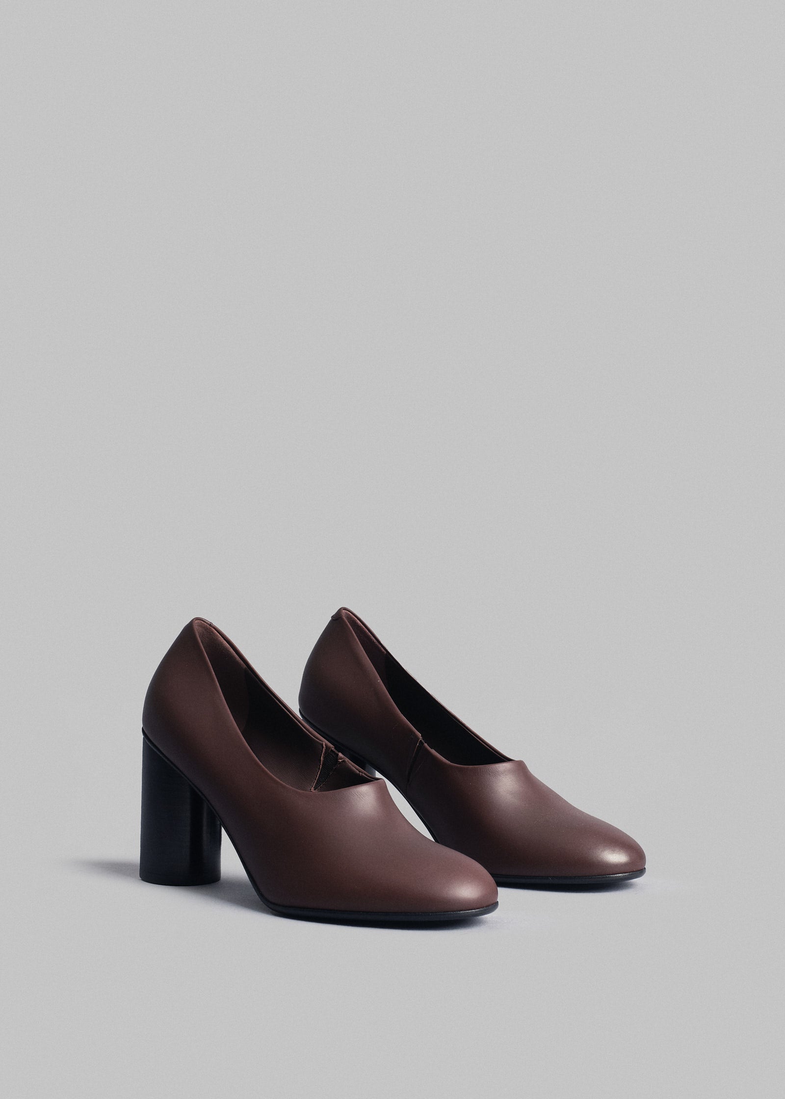 Round Toe Mid Heel Pump - Chocolate