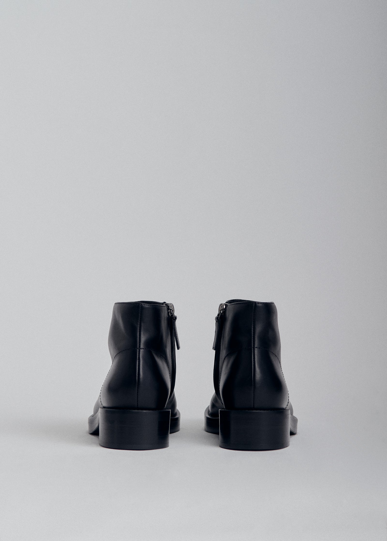Low Ankle Boot in Leather - Black - CO Collections