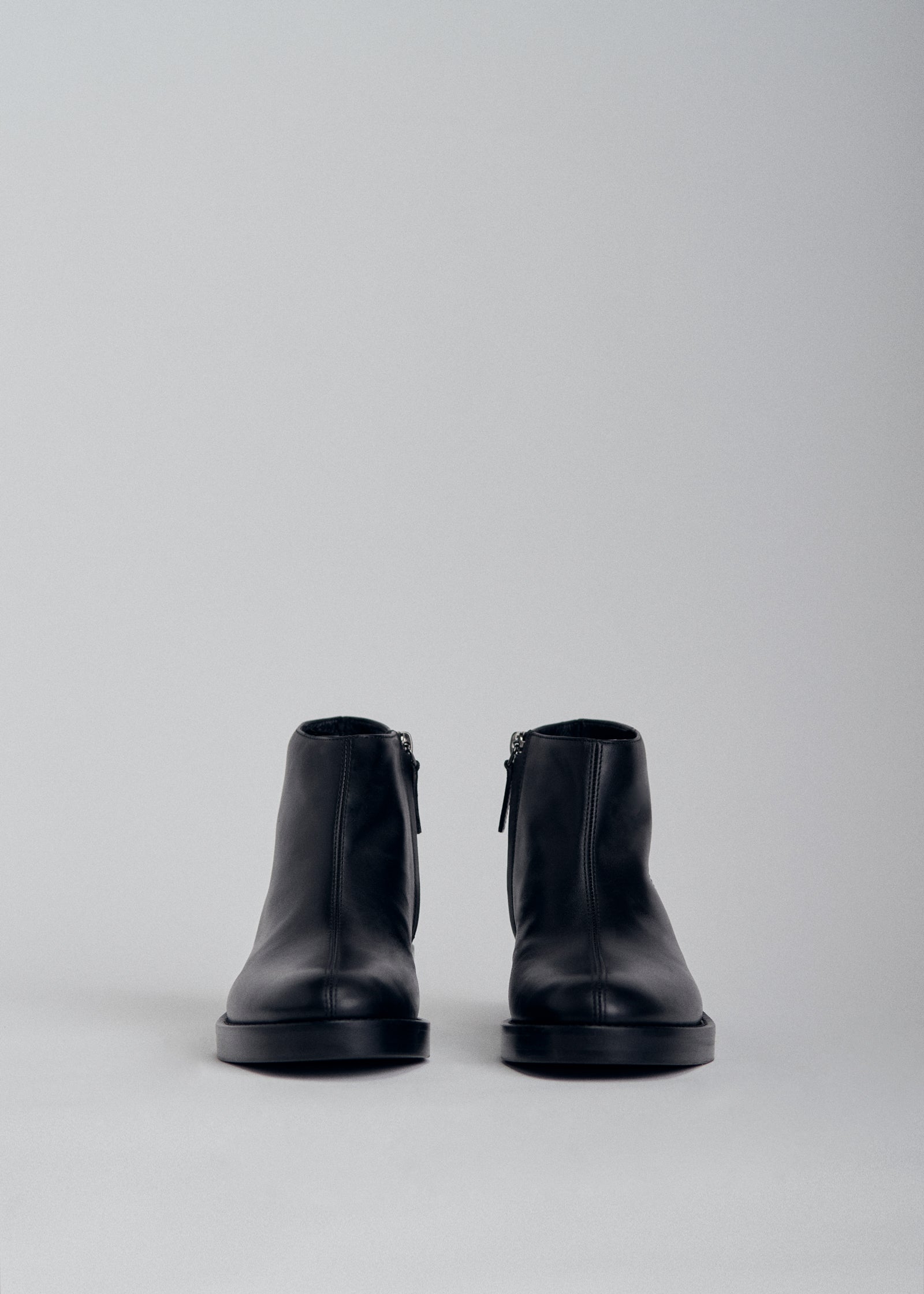 Low Ankle Boot in Leather - Black - CO Collections