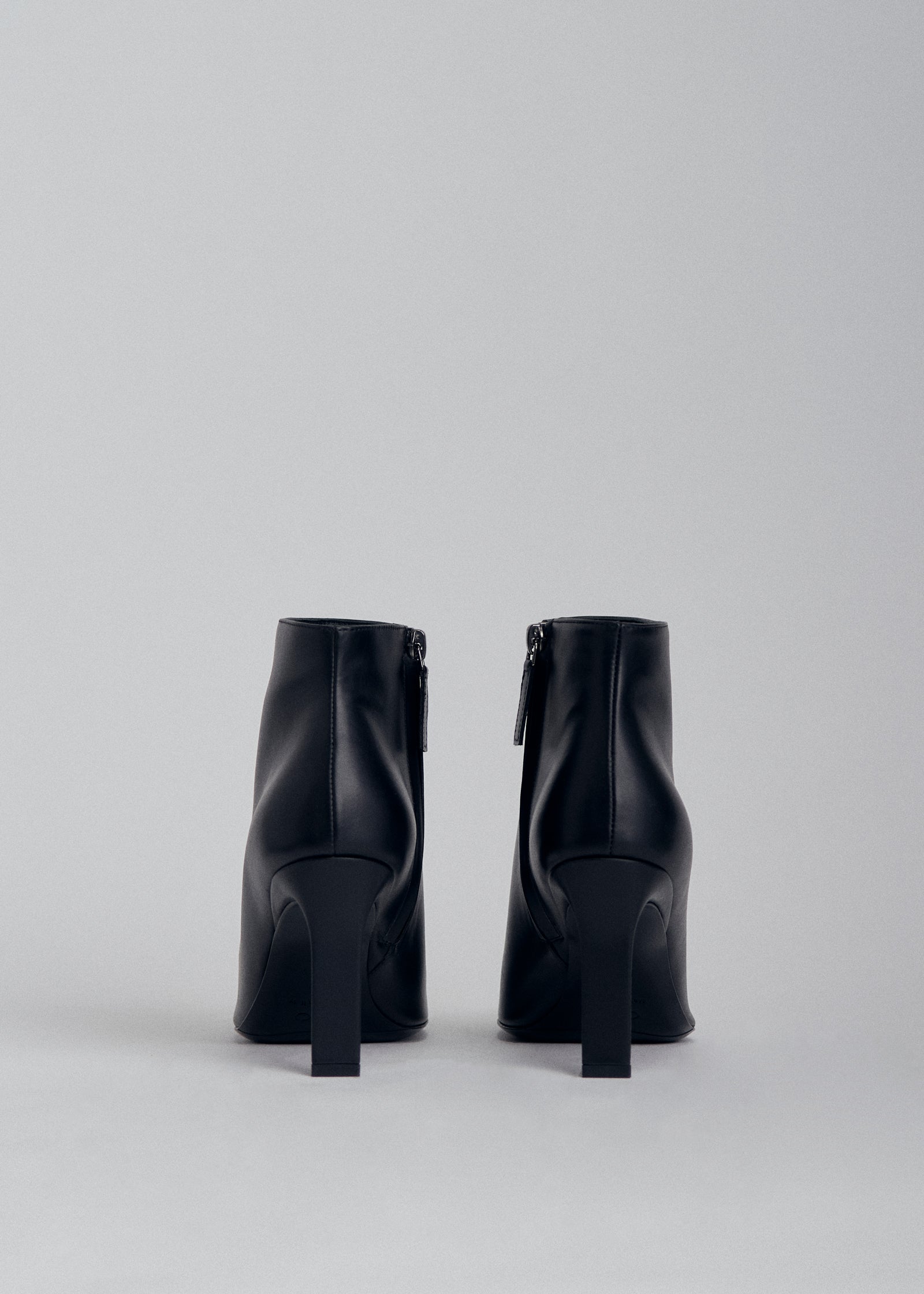 High Heel Ankle Boot in Smooth Leather - Black - CO Collections