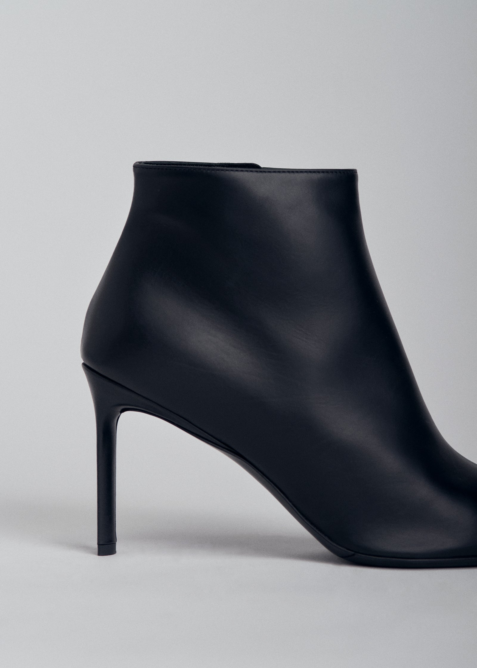 High Heel Ankle Boot in Smooth Leather - Black - CO Collections