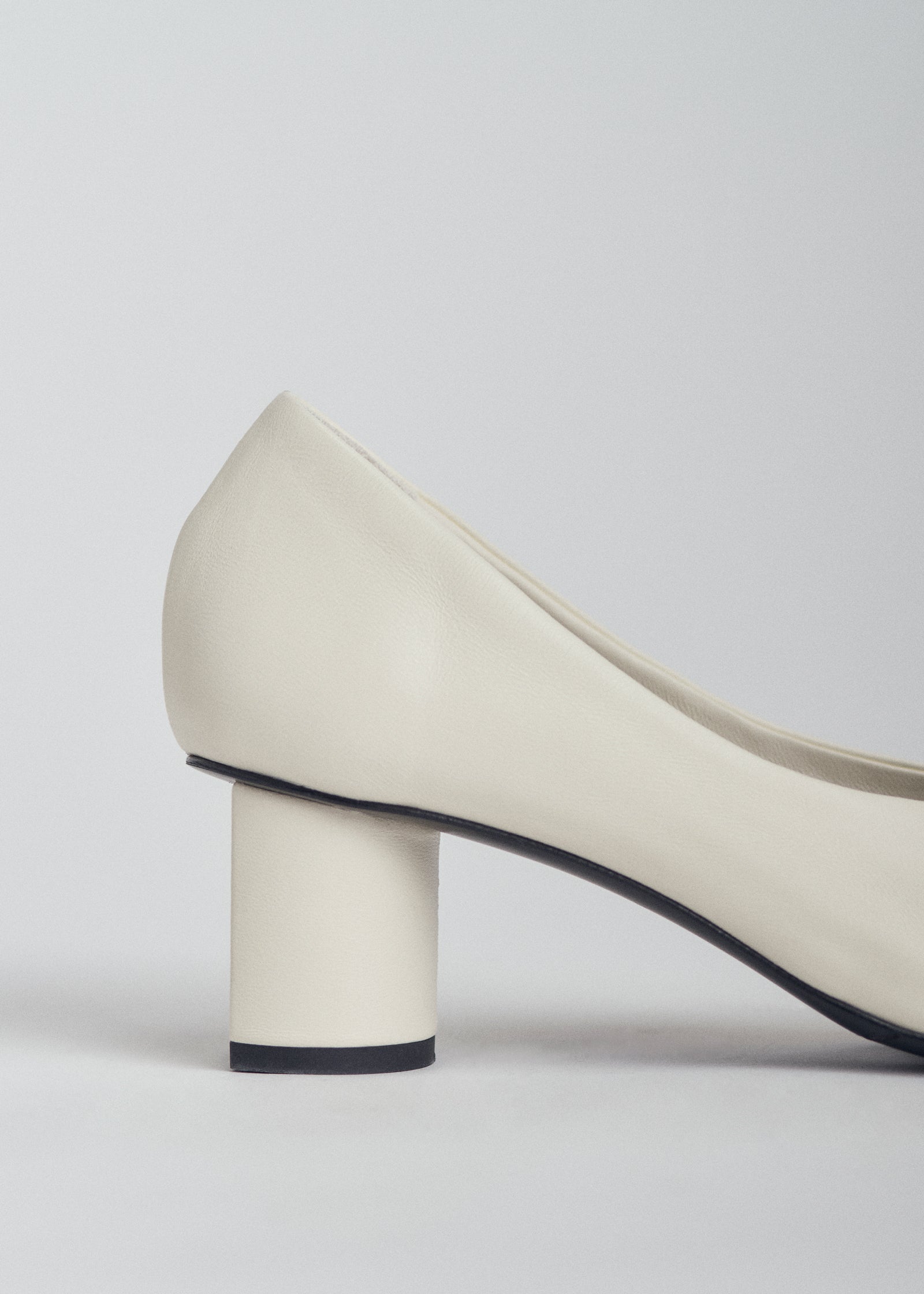 Pump Heel in Smooth Leather - Ivory - CO Collections
