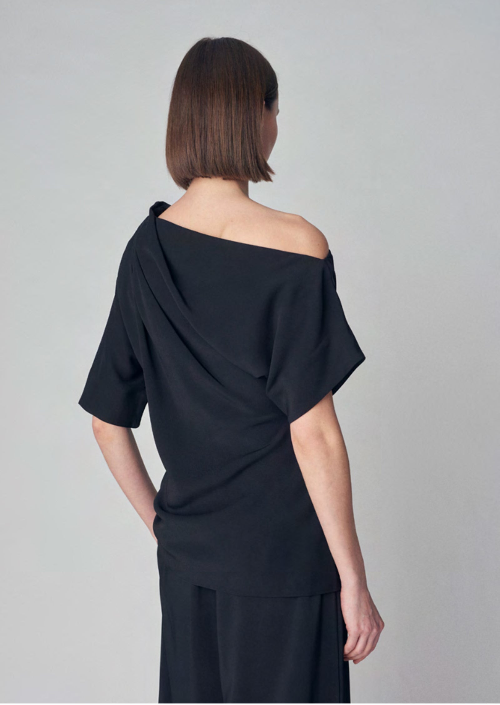 Off the Shoulder Blouse in Stretch Viscose  - Black - CO Collections