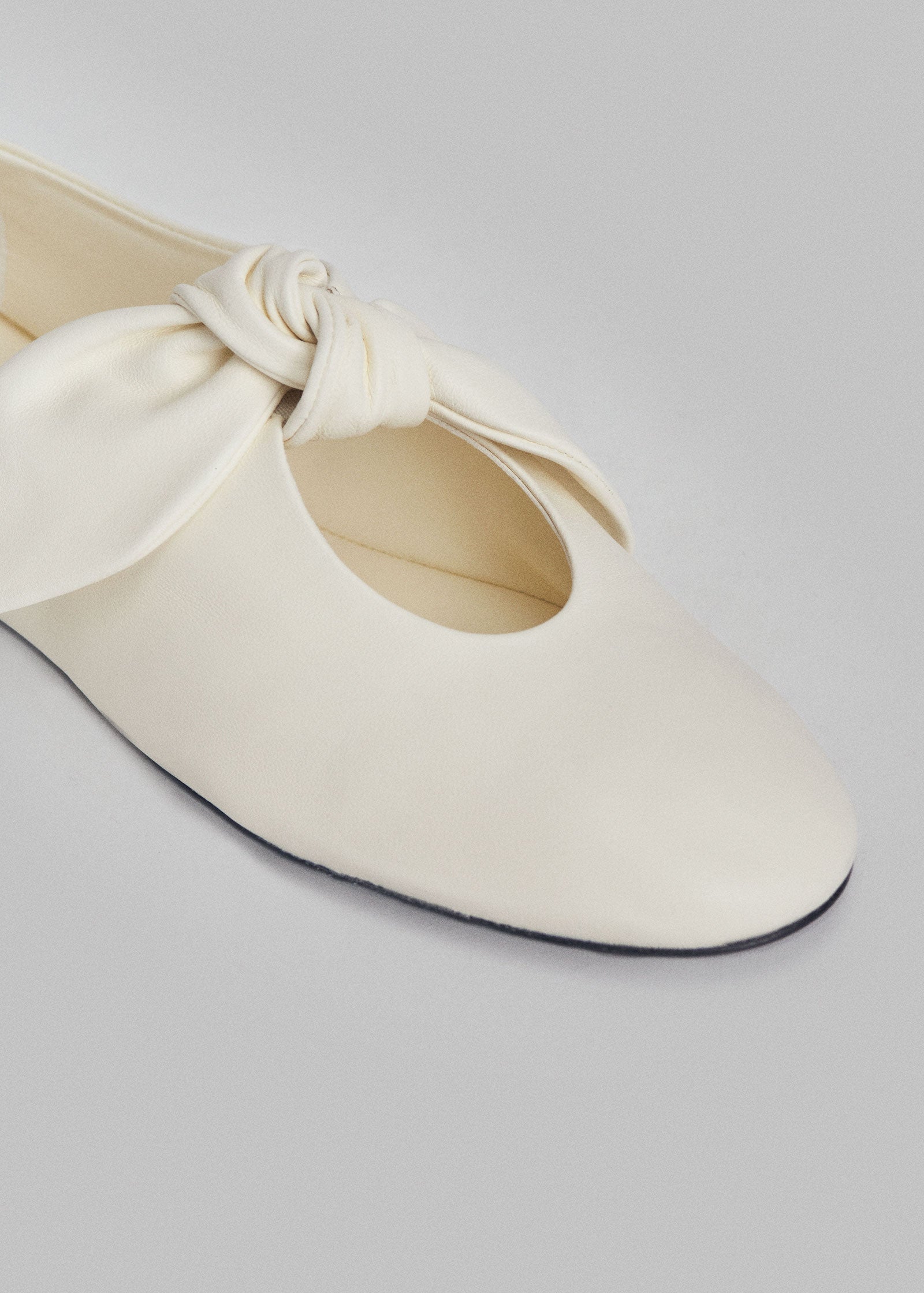 Bow Flat in Nappa Leather - Ivory - CO Collections
