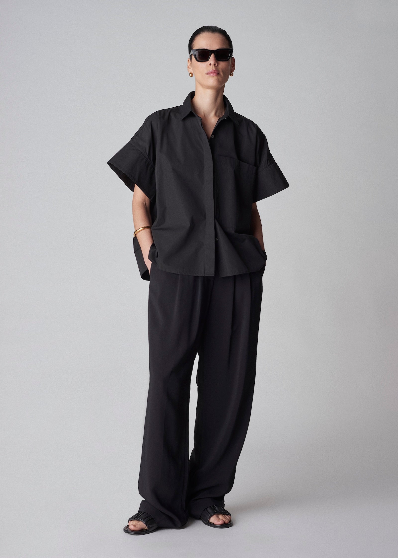 Boxy Short Sleeve Shirt in Cotton Poplin - Black