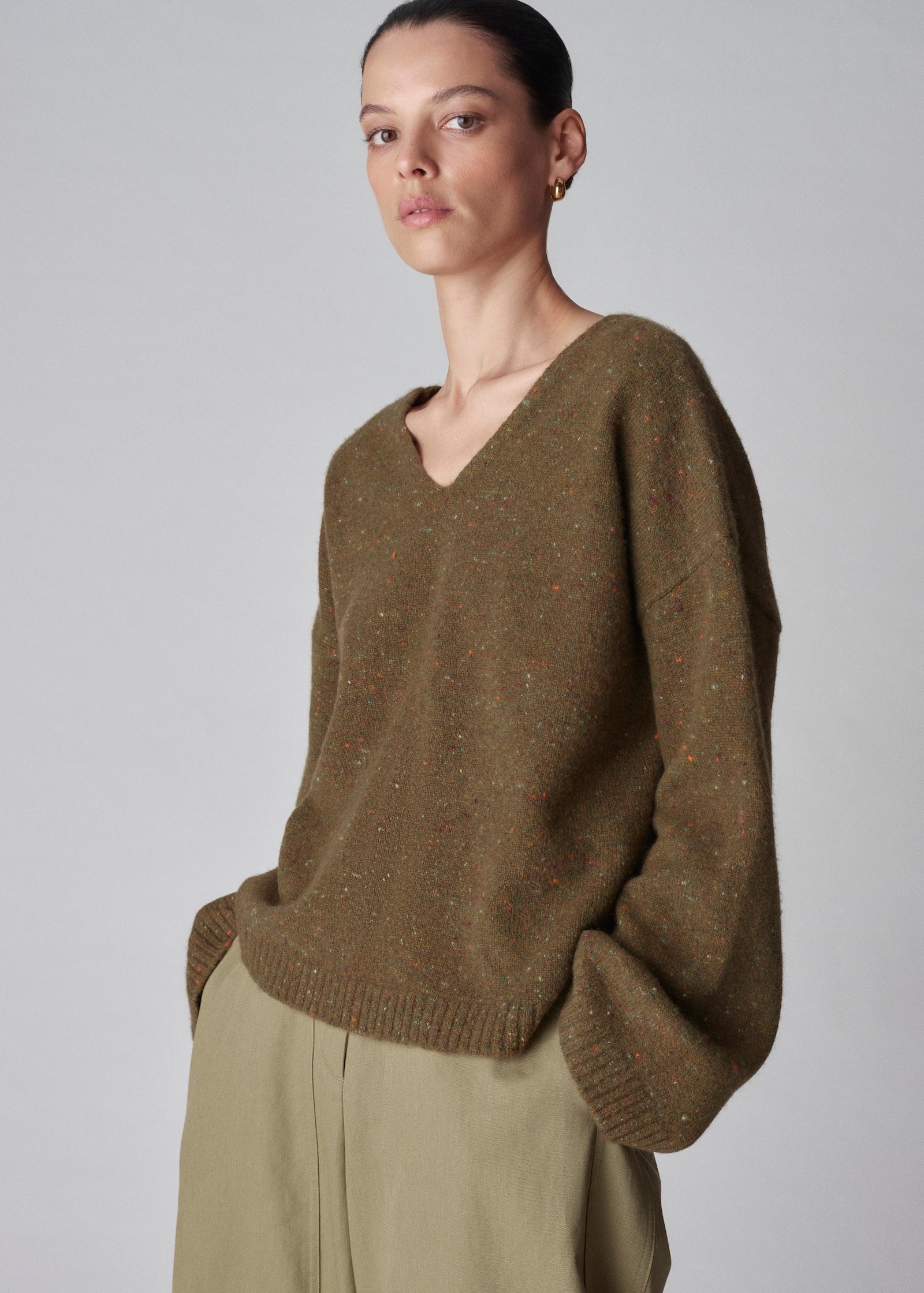 V-Neck Sweater in Wool Cashmere - Green Melange - CO