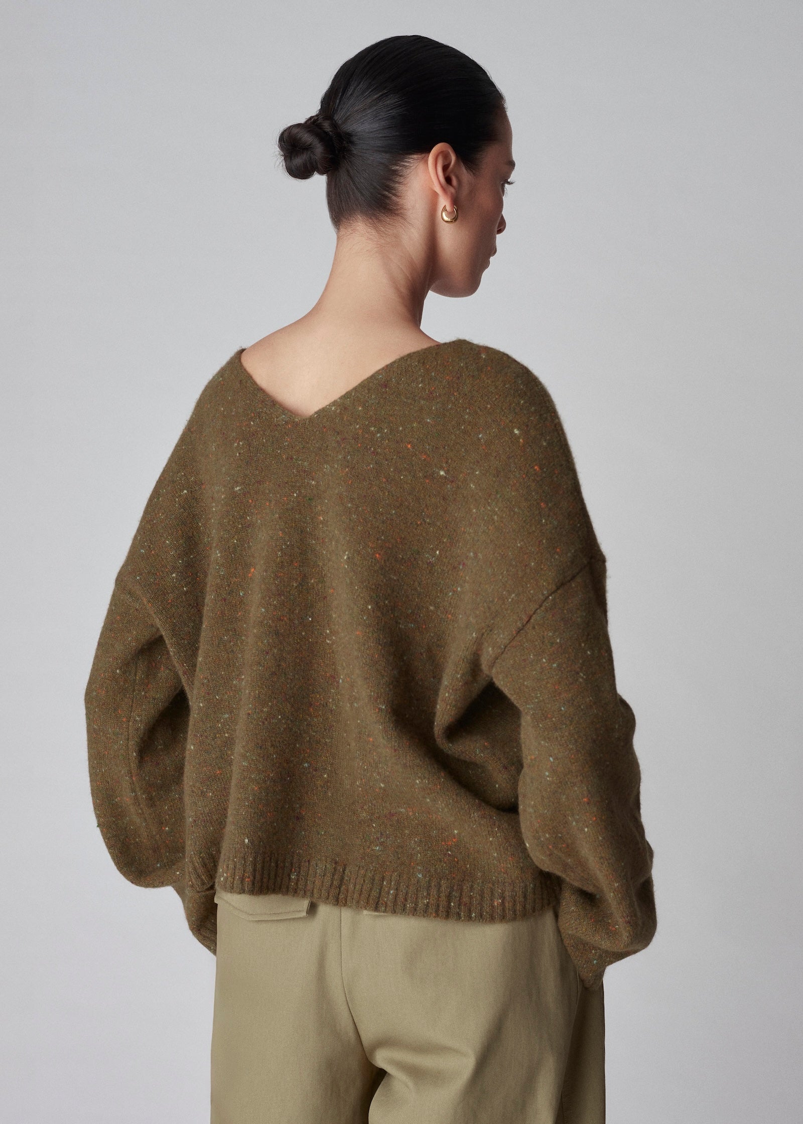 V-Neck Sweater in Wool Cashmere - Green Melange