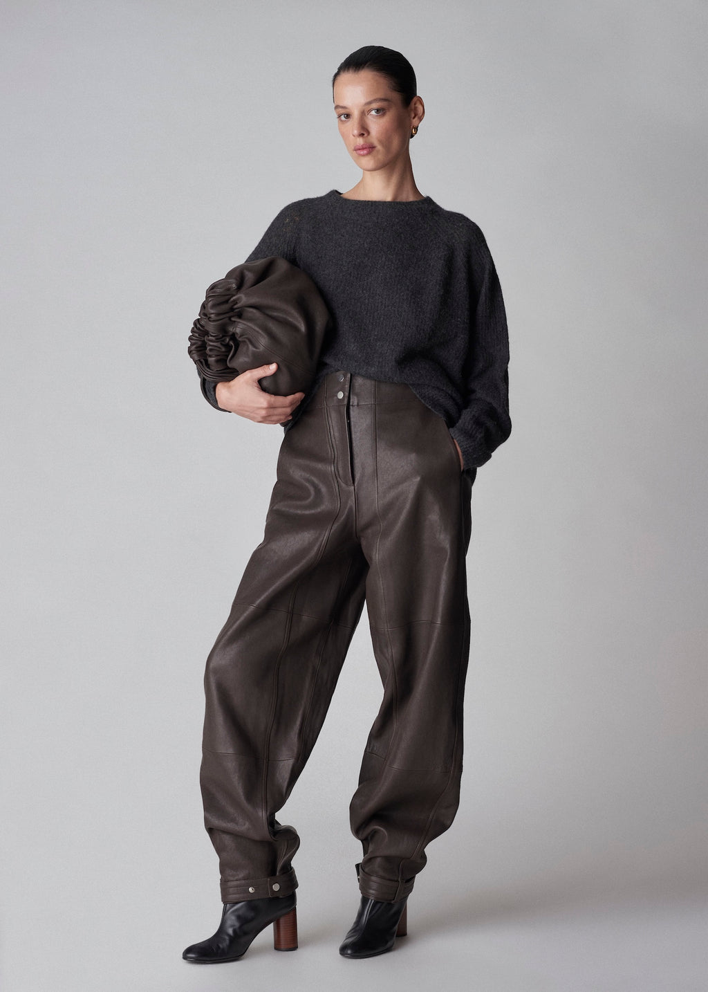 Loose Weave Raglan Crew in Cashmere Silk - Charcoal - CO