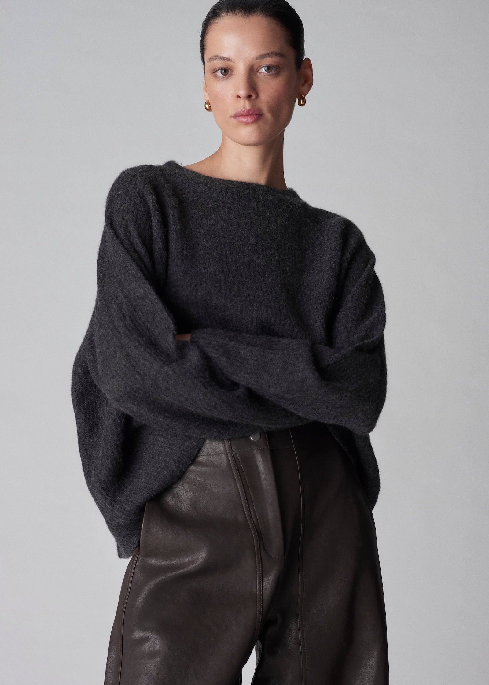 Loose Weave Raglan Crew in Cashmere Silk - Charcoal