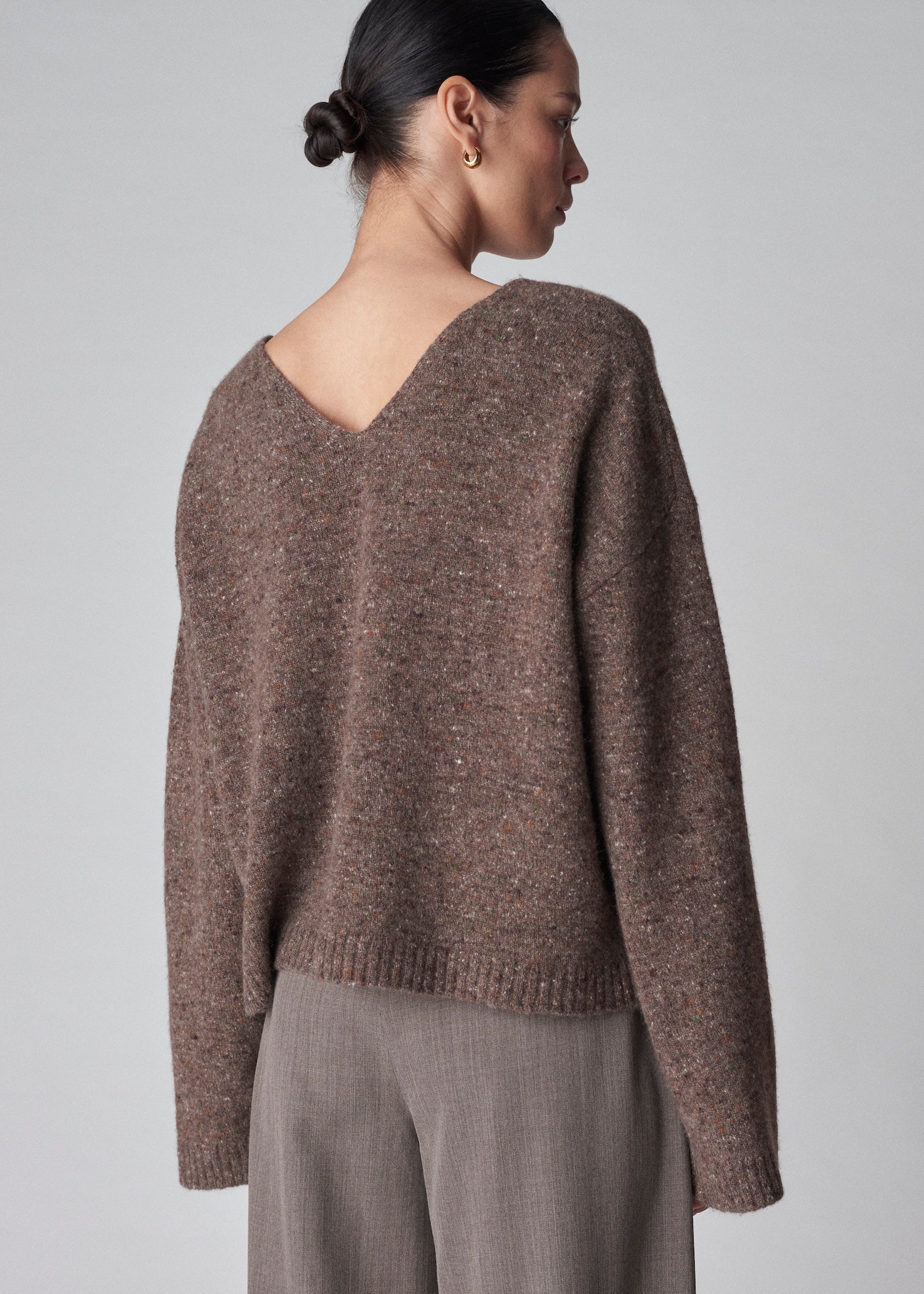 V-Neck Sweater in Wool Cashmere - Brown Melange