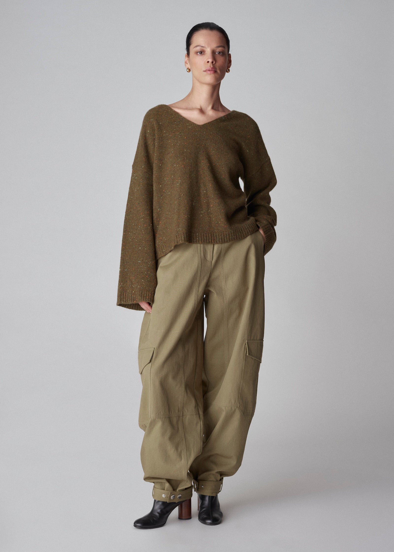 V-Neck Sweater in Wool Cashmere - Green Melange