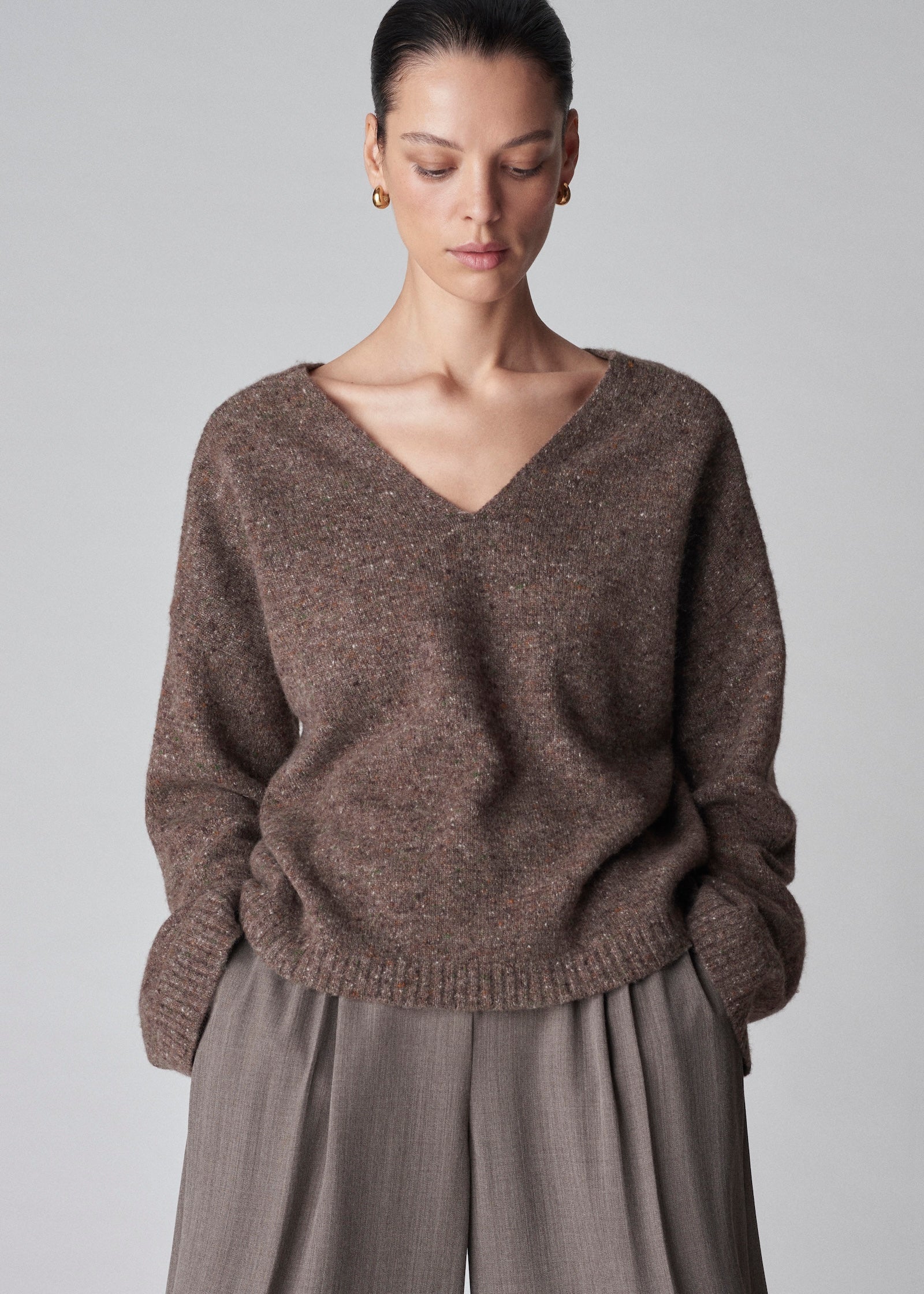 V-Neck Sweater in Wool Cashmere - Brown Melange