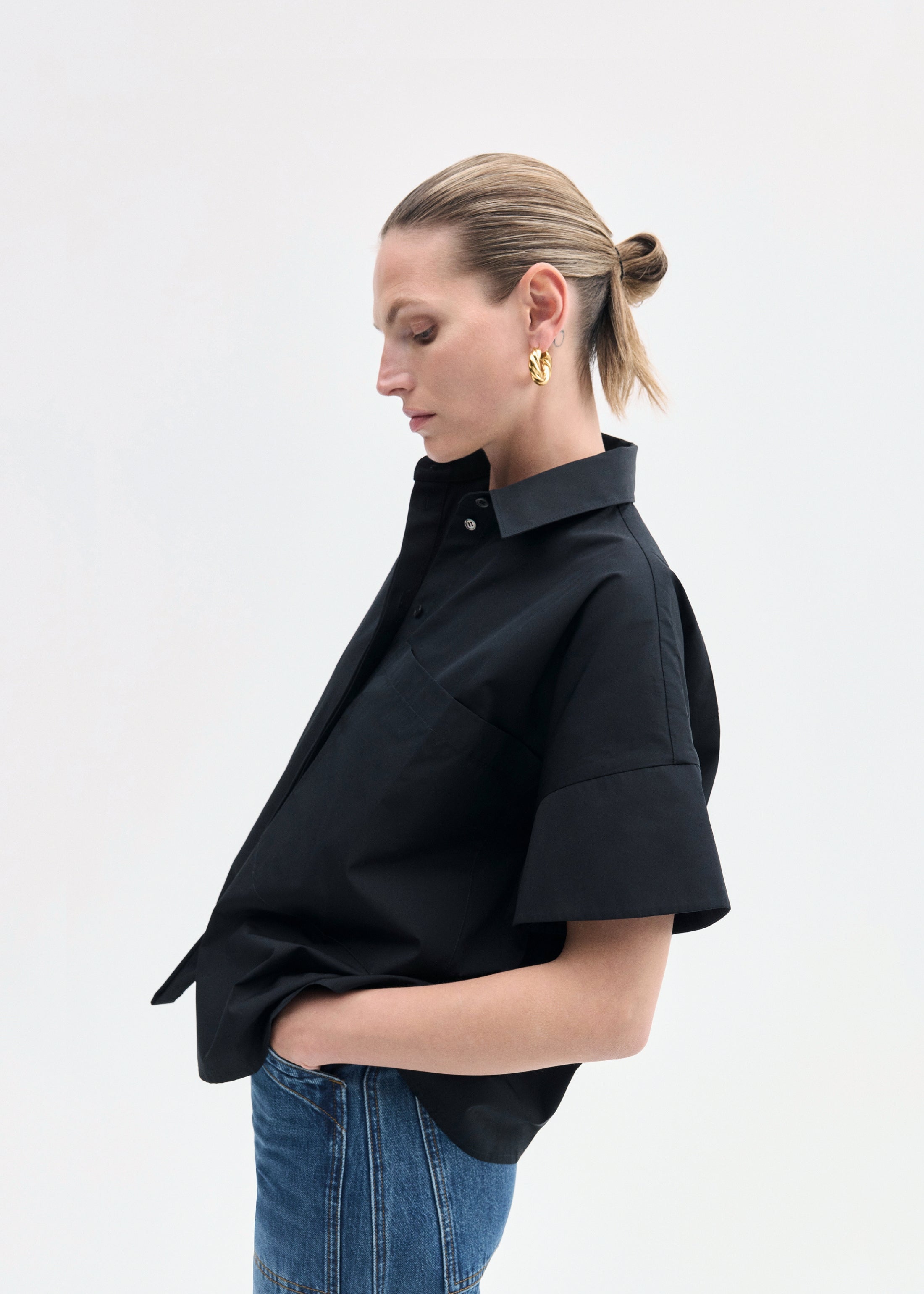 Boxy Short Sleeve Shirt in Cotton Poplin - Black