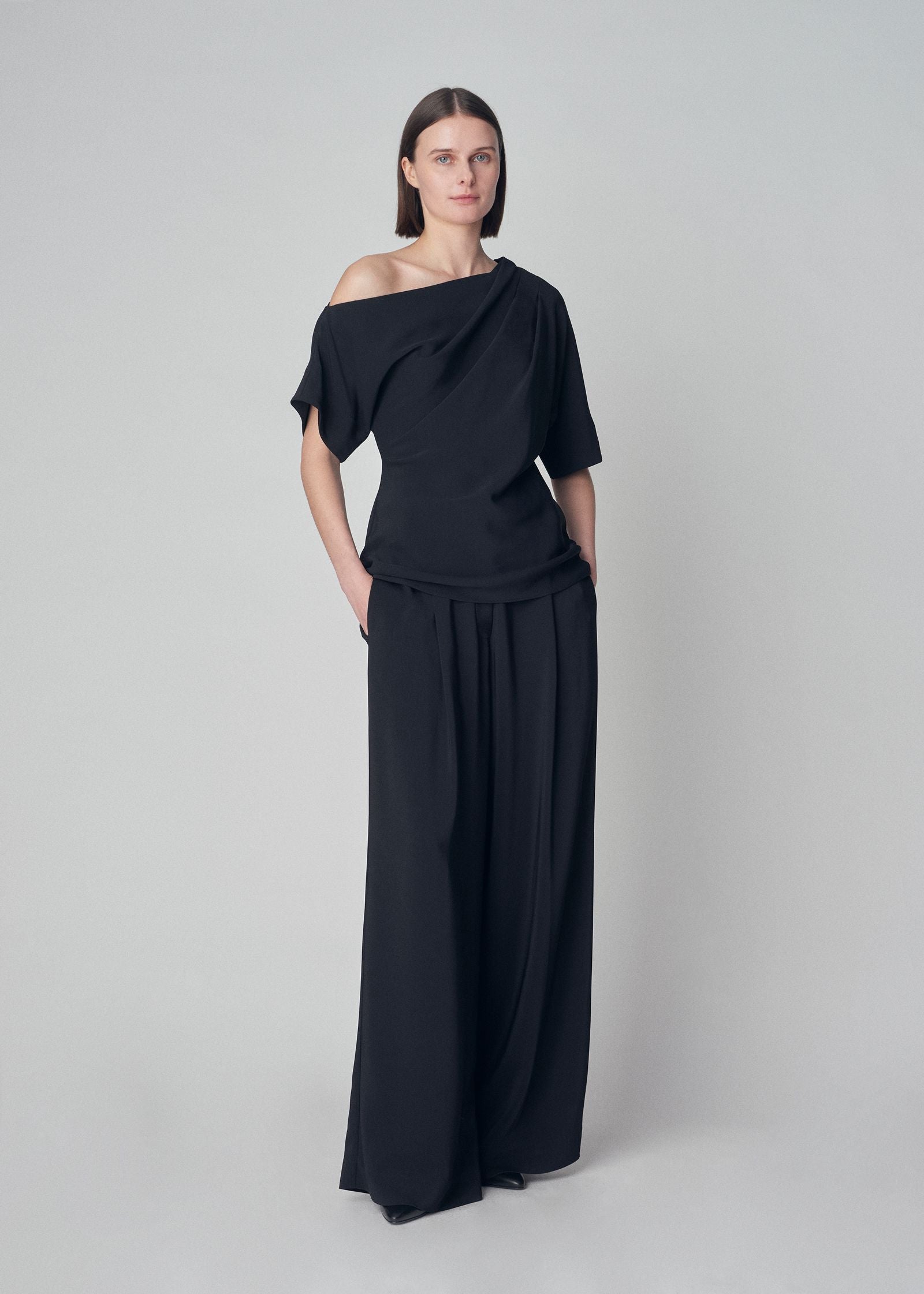 Off the Shoulder Blouse in Stretch Viscose  - Black - CO Collections